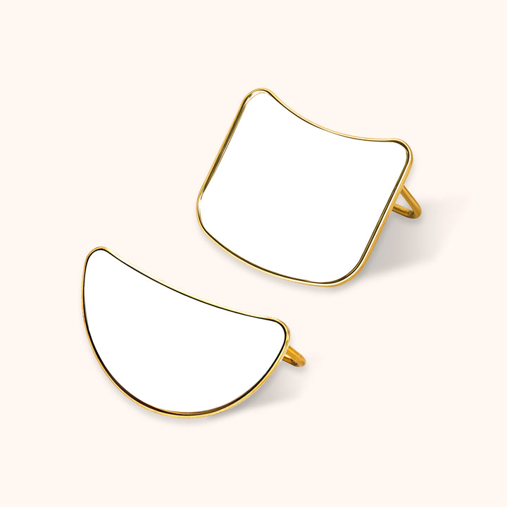 Lightweight hands-free lash mirror that rests comfortably on the client’s face. Cat-head and Crescent styles, ideal for lash viewing, detail inspection and lash content photography.