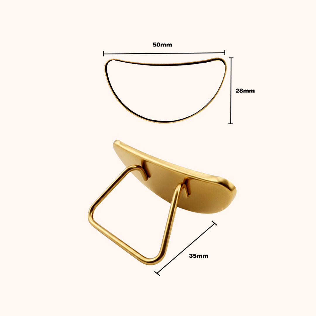 Lightweight hands-free lash mirror that rests comfortably on the client’s face. Cat-head and Crescent styles, ideal for lash viewing, detail inspection and lash content photography.