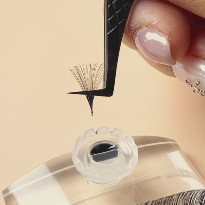 KOLYBEL Cashmere Lash Extensions，matte and feather light look.Fan like butter